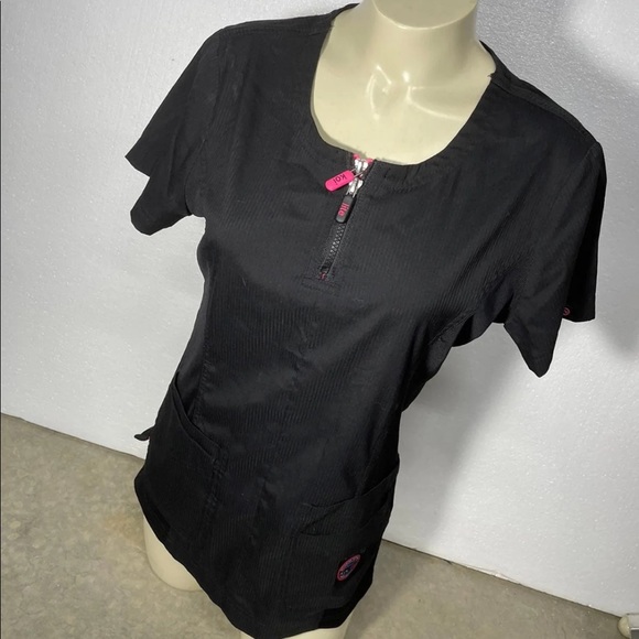 Set of 3 scrub tops* - Picture 10 of 12